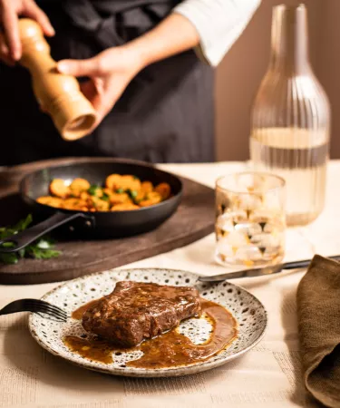 STRACOTTO DI ARROSTO CON CAROTE PREZZEMOLATE